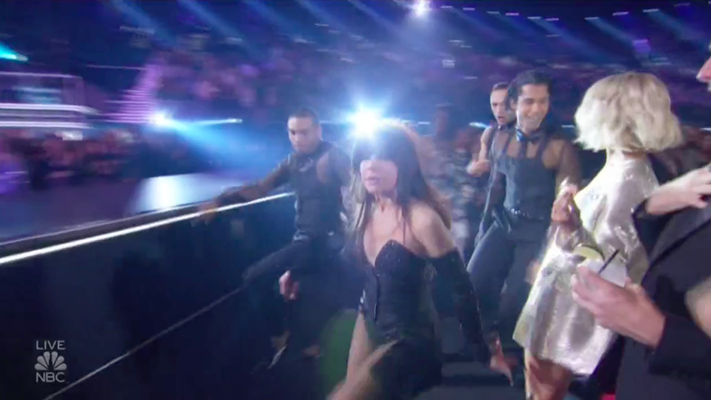 Illustration for article titled Paula Abdul Should Be Allowed Do This at Every Awards Show